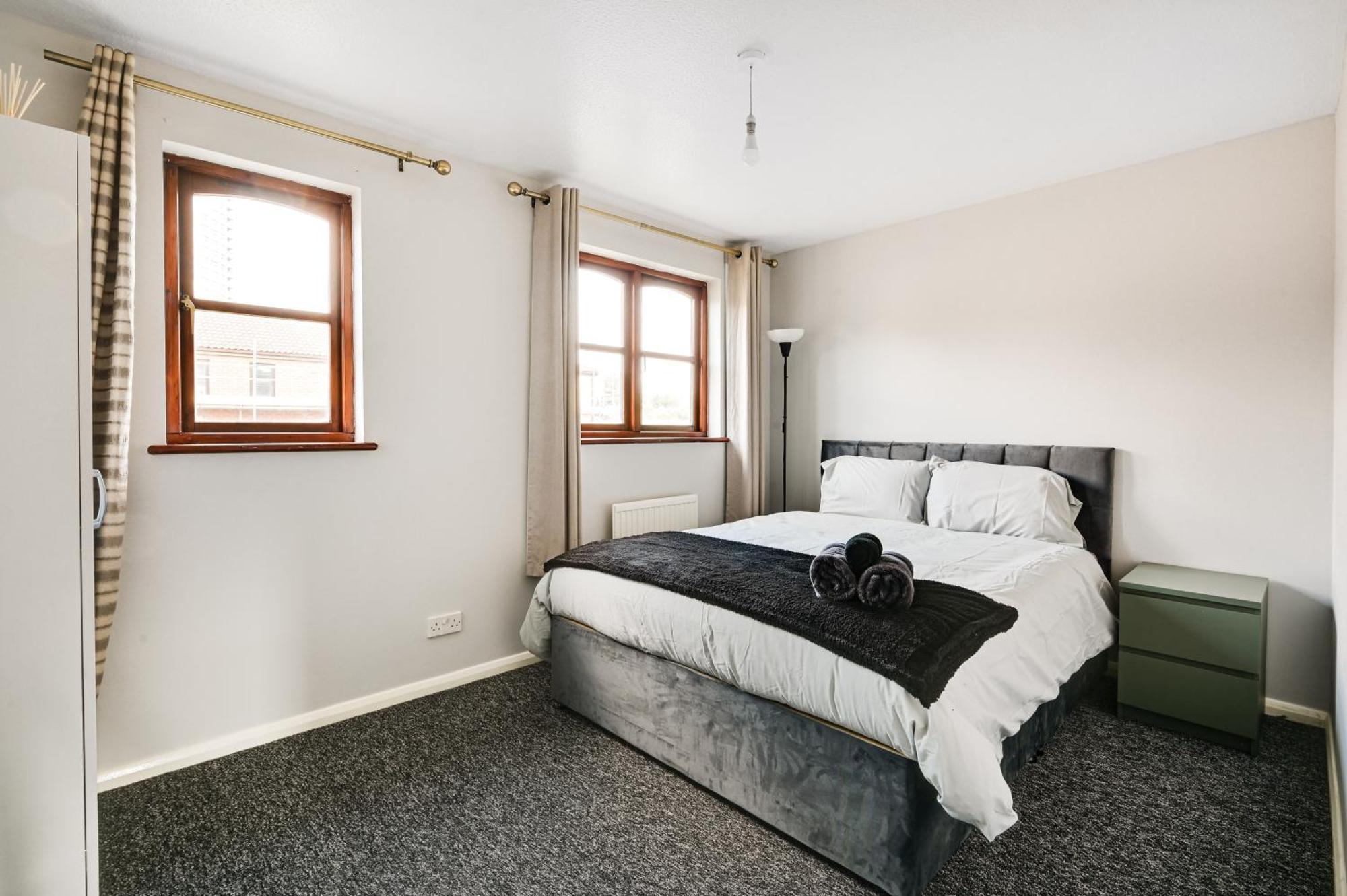 Luxe 2 Bed House In London- Free Parking, Free Wifi, Big Garden * Лондон