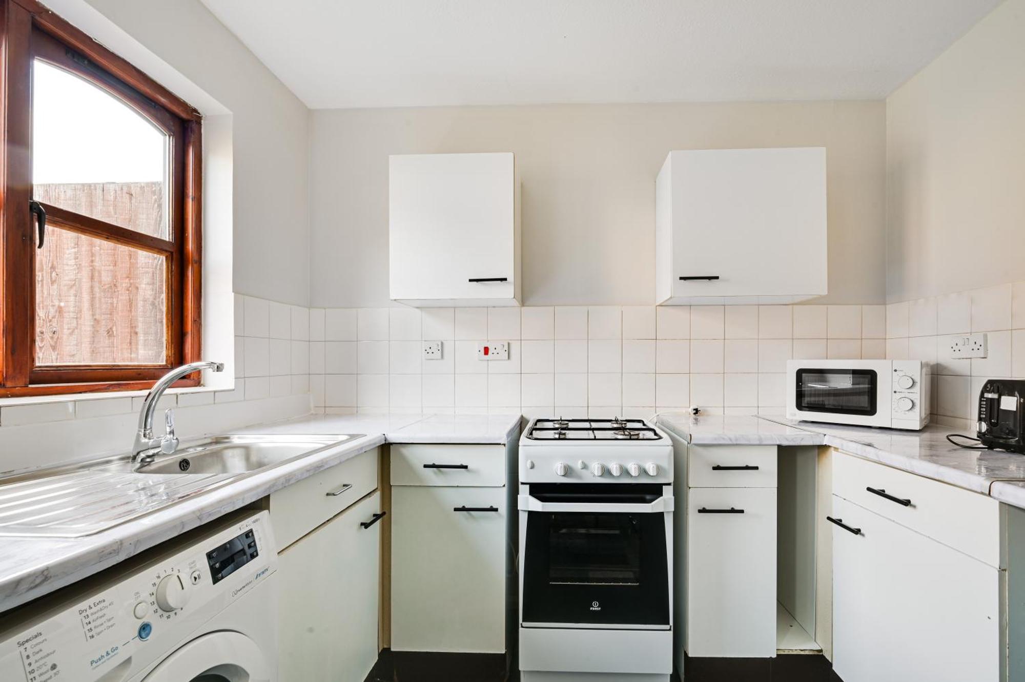 Luxe 2 Bed House In London- Free Parking, Free Wifi, Big Garden Дом отдыха