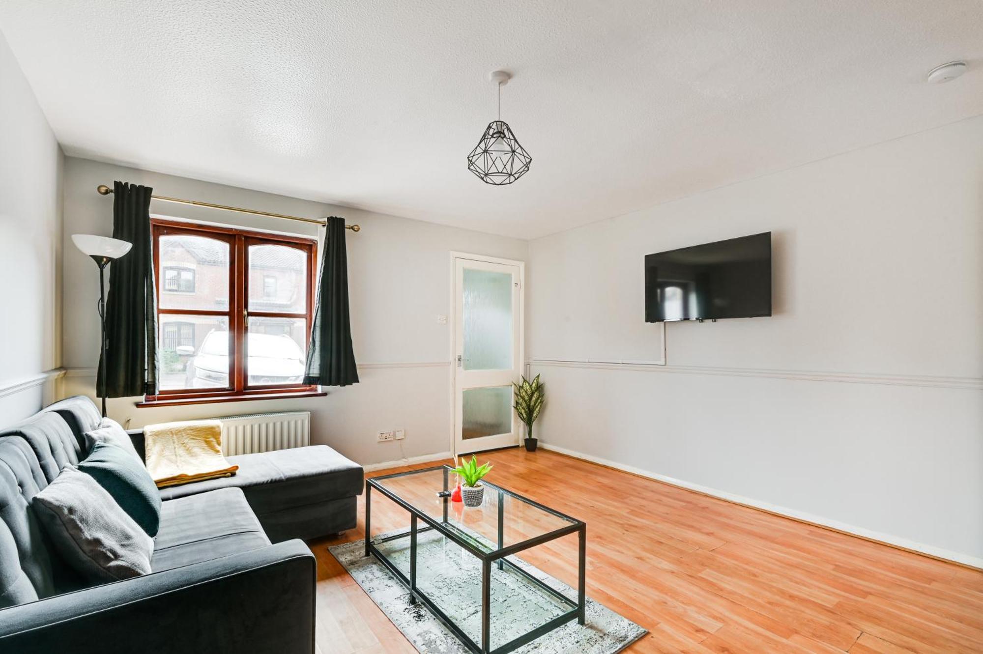 Luxe 2 Bed House In London- Free Parking, Free Wifi, Big Garden Лондон